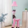 Детски лампион розово еленче „Hello“ DS-028 3 Детски лампион розово еленче Hello с нежна светлина, поглед отпред